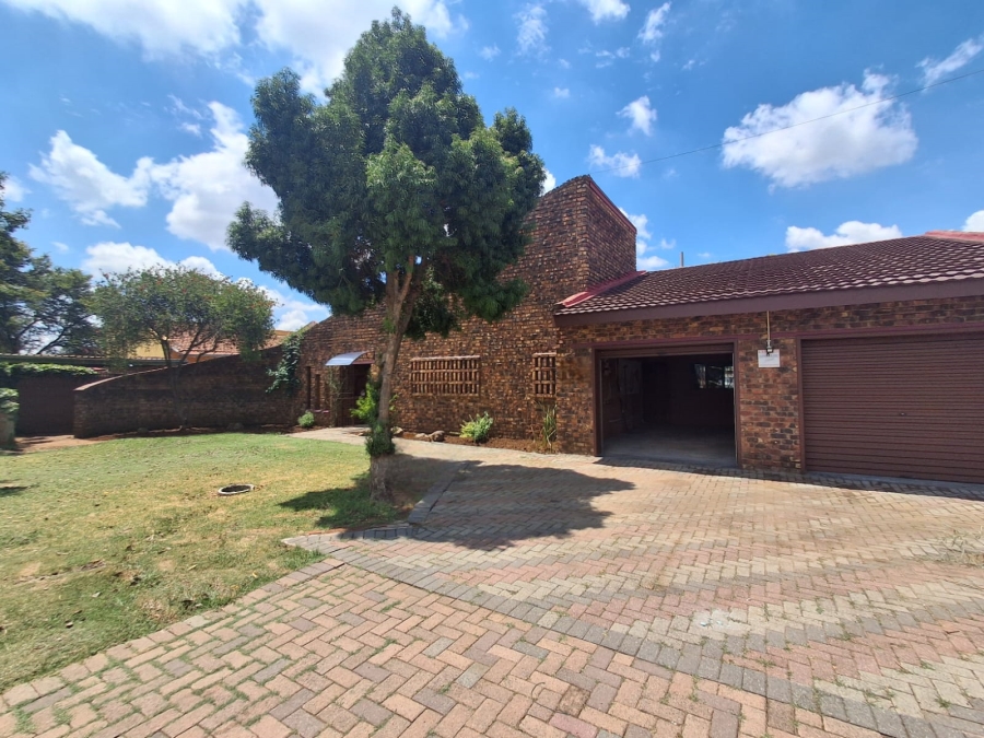 4 Bedroom Property for Sale in Riebeeckstad Free State